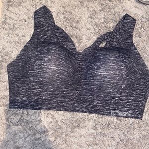 Victoria Sport - Sports Bra 38DD